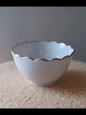 Lenox Rose Petal White Porcelain Scalloped Bowl with Gold Trim